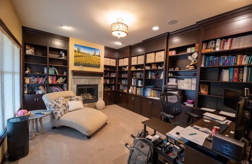 Butte Des Morts House | Perfect EAA Rental for a large group less than 10 miles from EAA!