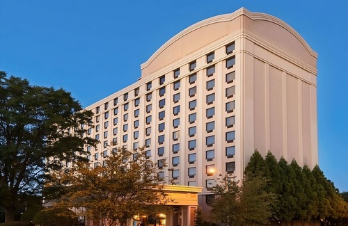 Eagan Park Apartment | Perfect Escape Near ATL: Relax by the Pool, Enjoy Gym & Dining Options