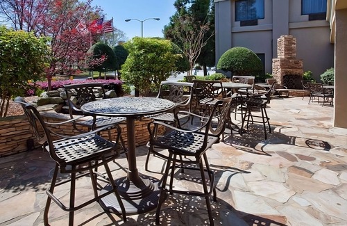 Eagan Park Apartment | Perfect Escape Near ATL: Relax by the Pool, Enjoy Gym & Dining Options