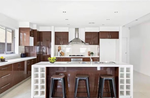 Franklin House | Perfect for Families! 6BR Home with Big Living Areas ,Outdoor Space &4 Bathrooms