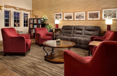 Pullman Hotel | Perfect For Family Getaway, Near WSU! Spacious Room w/Free Parking, Pool