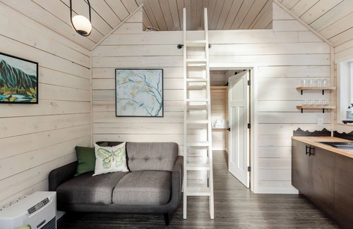 Chugiak Cabin | Perfect for two, this cozy retreat offers all you need for an Eklutna Valley getaway