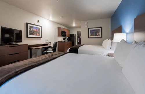Shakopee Hotel | Perfect Getaway: Comfortable Room w/Kitchen, Near Mystic Lake!
