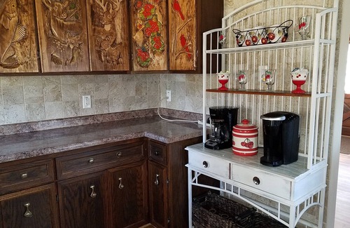 Idlewild House | Perfect getaway for all occasions. 1200sq ft. sleeps 8. Country atmosphere
