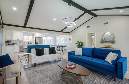 Richardson House | Perfect Getaway Home w Pool, Jacuzzi, Cinema Room