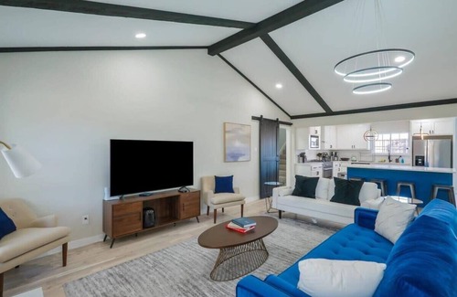 Richardson House | Perfect Getaway Home w Pool, Jacuzzi, Cinema Room