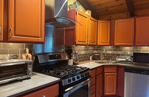 Germantown House | Perfect Getaway - Luxury Cabin w/Mtn View