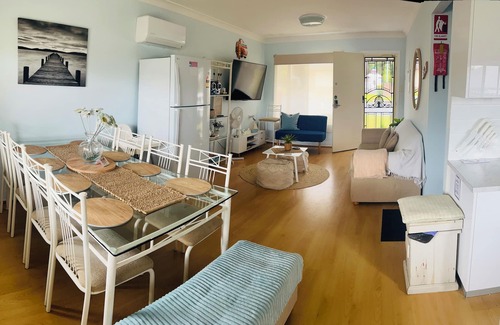 Long Jetty House | Perfect getaway on the Central Coast nGreat location on the Lake, close to beach