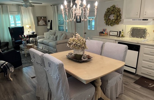 China Spring Cottage | Perfect Getaway On The River Yet Minutes Drive To Magnolia And Waco Attractions