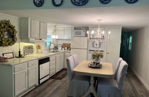 China Spring Cottage | Perfect Getaway On The River Yet Minutes Drive To Magnolia And Waco Attractions