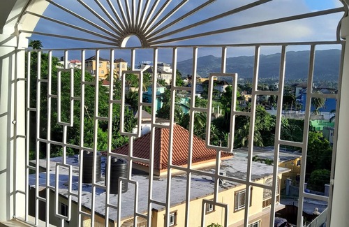West Gate Hills House | Perfect group stay in the heart of Montego Bay. 10 mins from beach