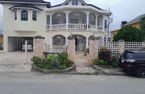 West Gate Hills House | Perfect group stay in the heart of Montego Bay. 10 mins from beach