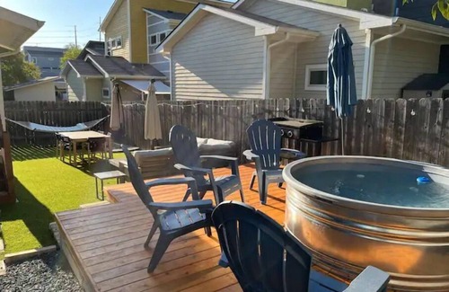 Foster Heights House | Perfect hangout 2-bedroom home with a pool