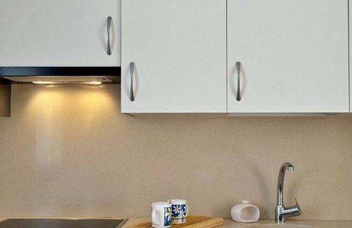 Isla House | 🏡 Perfect Island Getaway - Townhouse with Private Parking 🚗✨.
