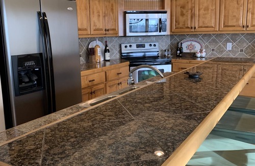 Tallassee House | Perfect Lake Getaway-6 Bedrooms, Ideal Location and Never Ending Views