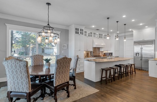 Enchanted Oaks House | Perfect Lake Retreat - Escape to Relaxation and Fun Lake Living