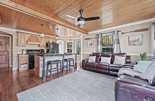 Rocky Top House | Perfect lakefront house in quite cove! Walking distance to Mt Lake Marina.