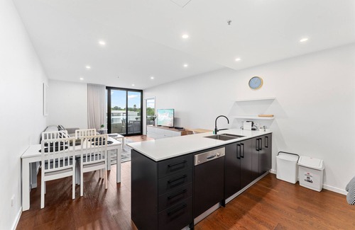 Kingston Apartment | Perfect Location 1-Bed with Balcony, BBQ & Parking