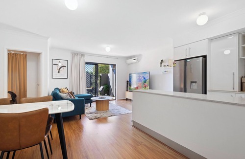 Beckenham Apartment | Perfect location 2BR 1BTH - Beckenham