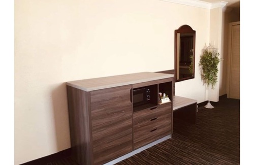 Munras Avenue House | PERFECT LOCATION 2QUEEN BED@HEART OF MONTEREY