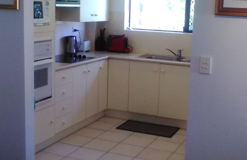 Auchenflower Apartment | Perfect Location - City, Train & Wesley Hospital