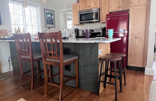 Intervale House | Perfect location & hot tub! Cozy home for couples, parties of 4, possibly more!