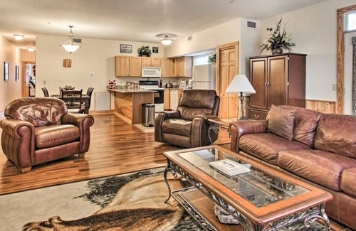 Pigeon Forge Condo | Perfect Location ~ Lots of room ~ Open Concept ~ Next To Dollywood