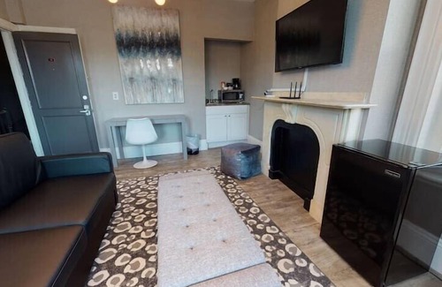 Bay Village Apartment | Perfect location Sleeps 3