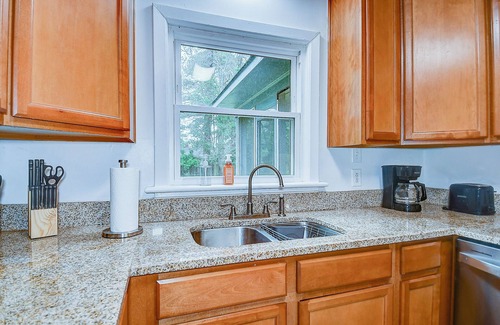 Northeast Virginia Beach House | Perfect location - Close to the Ocean and Bay in Virginia Beach