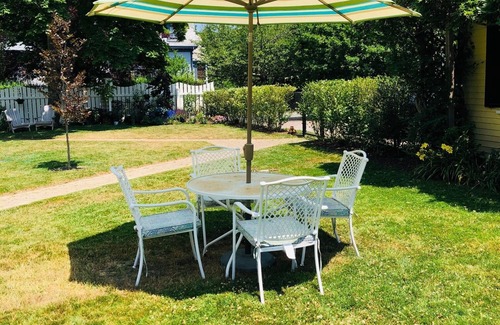 Top of the Hill Apartment | Perfect Location, Walk to Harbor or Downtown