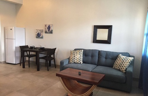 San Pedro Condo | Perfect Location with Roof top Pool *Book Today*
