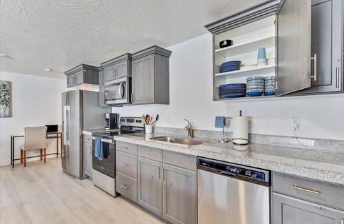 Vineyard House | Perfect Long Term Stay Home - Pets Welcome!