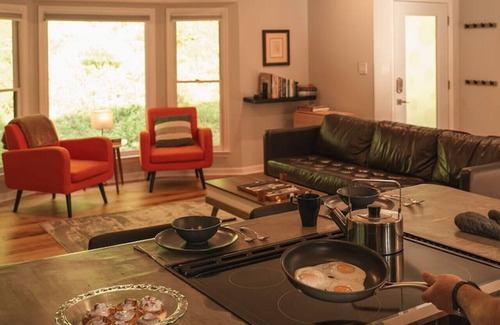 Gerton House | Perfect Luxe Retreat w/Hot Tub
