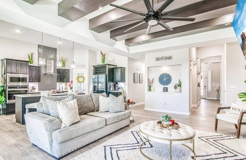 Biggs Field House | !PERFECT! New Luxurious Modern Home w/Private outdoor Pool !