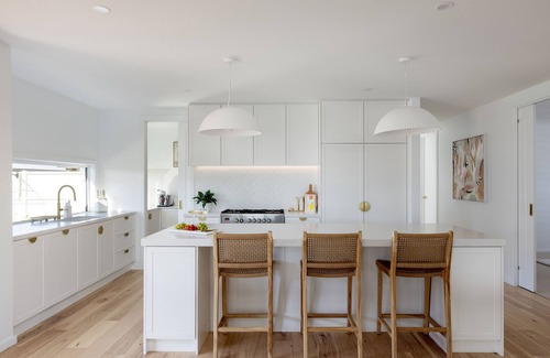 Warrnambool House | Perfect newly built modern family/large group getaway-outdoor kids playground