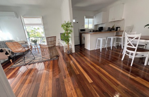 Paddington Apartment | Perfect Position in Paddington Close to Suncorp Train Restaurants free Parking