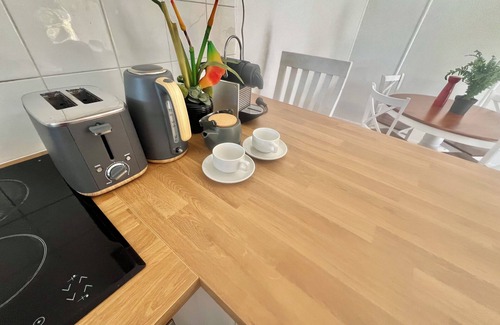 Paddington Apartment | Perfect Position in Paddington Close to Suncorp Train Restaurants free Parking