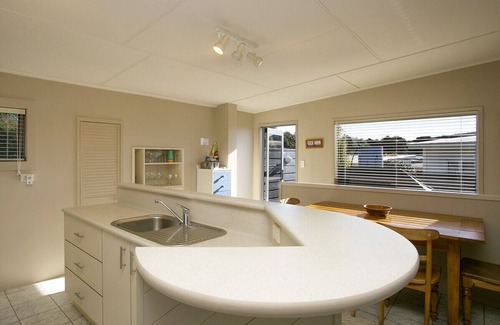 Motuoapa Cottage | Perfect Position - Motuoapa Holiday Home