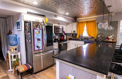 Palm Valley House | Perfect & Private - 2 lg bedrooms, huge kitchen, hot-tub & more "Summer Special"