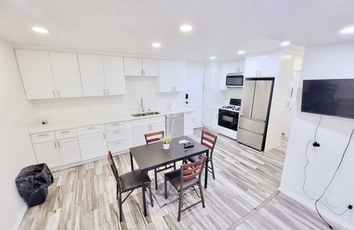 Valley Glen House | Perfect Private Getaway Near North Hollywood!
