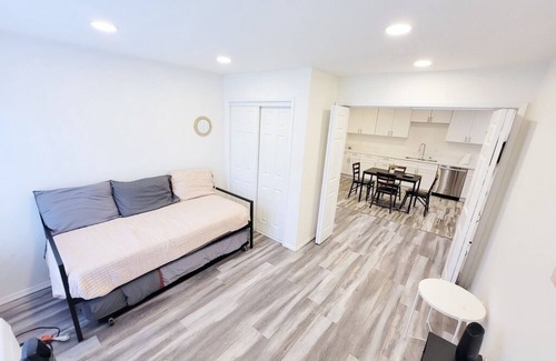Valley Glen House | Perfect Private Getaway Near North Hollywood!