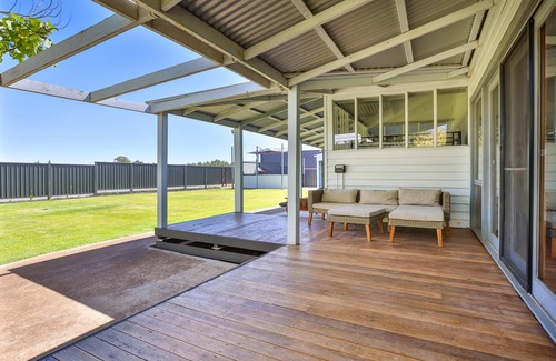 Nichols Point House | Perfect, quiet location, walking distance to Billabong, 8 Minute drive to town.