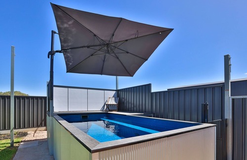 Nichols Point House | Perfect, quiet location, walking distance to Billabong, 8 Minute drive to town.