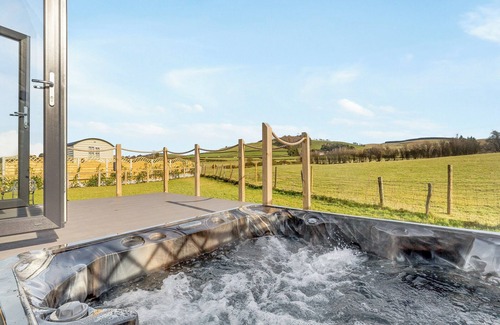 St Harmon Cottage | Perfect romantic break away in mid wales with private hot tub.