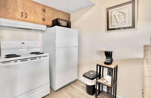Seaside Apartment | Perfect Seaside Beach Retreat Minutes to Monterey!