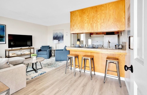 Seaside Apartment | Perfect Seaside Beach Retreat Minutes to Monterey!