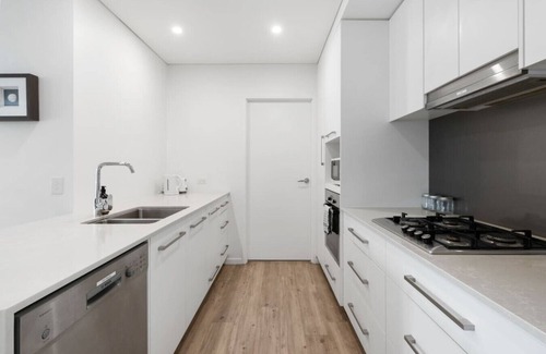 Indooroopilly Apartment | Perfect Spot Near CBD & UQ | Spacious 2Beds Apt