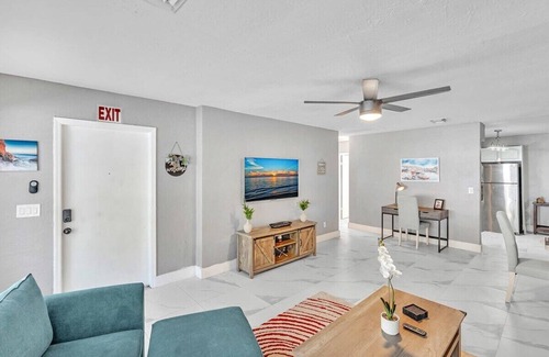 Dania Beach House | Perfect Vacation House For Beach and Casino #7th