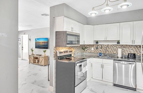 Dania Beach House | Perfect Vacation House For Beach and Casino #7th