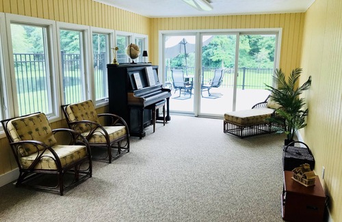 Edwardsburg House | Perfect Vacation Home! 2 Master Suites! Game Rm Arcade Fish Kayak 15 Mins to ND